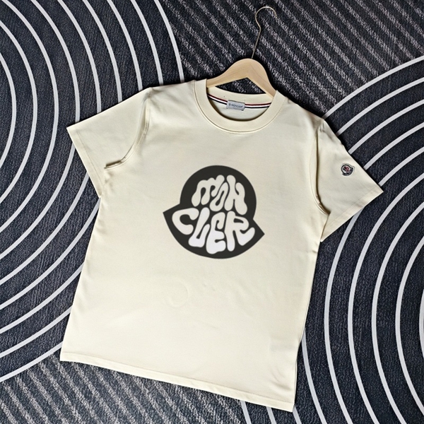 モンクレールTシャツ正面デザイン